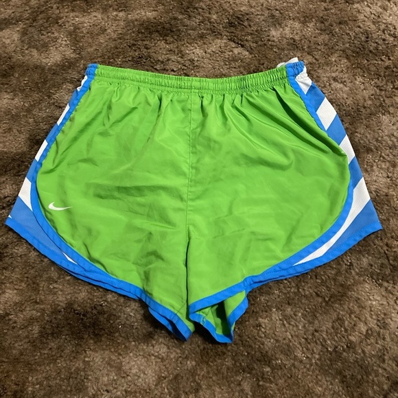 Women’s Green Nike Athletic Shorts Size Medium - Picture 1 of 7